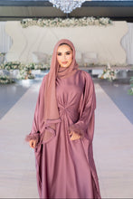 Load image into Gallery viewer, FEATHER SLEEVE ABAYA | DUSKY PINK |