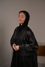 Load image into Gallery viewer, CRYSTAL COLLAR ORGANZA 4 PIECE ABAYA | BLACK |