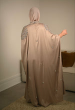 Load image into Gallery viewer, | LUXE | CLOSED CRYSTAL DETAIL KAFTAN ABAYA| DUSKY PINK |