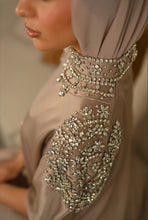 Load image into Gallery viewer, | LUXE | CLOSED CRYSTAL DETAIL KAFTAN ABAYA| DUSKY PINK |
