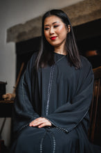 Load image into Gallery viewer, KUWAITI STYLE ABAYA | BLACK |