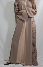 Load image into Gallery viewer, SAIFI | FLORAL SATIN ABAYA