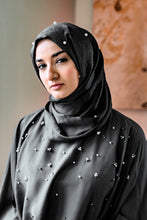 Load image into Gallery viewer, | CLOSED ABAYA WITH SUBTLE PEARL DETAIL |
