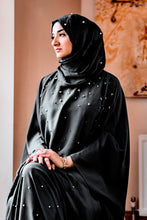 Load image into Gallery viewer, | CLOSED ABAYA WITH SUBTLE PEARL DETAIL |