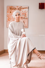 Load image into Gallery viewer, | CLOSED ABAYA WITH SUBTLE PEARL DETAIL |