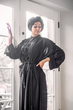 Load image into Gallery viewer, | VELVET AND CHIFFON DETAIL OPEN CAPE |