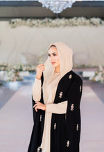 Load image into Gallery viewer, | LUXE | BLACK FLOWING CRYSTAL MOTIF CAPE
