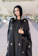 Load image into Gallery viewer, | LUXE | BLACK STRUCTURED CRYSTAL COLLAR MOTIF CAPE

