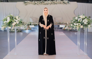 | LUXE | BLACK FLOWING CRYSTAL MOTIF CAPE
